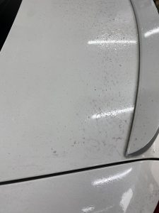 Cách tẩy nhựa cây trên ô tô