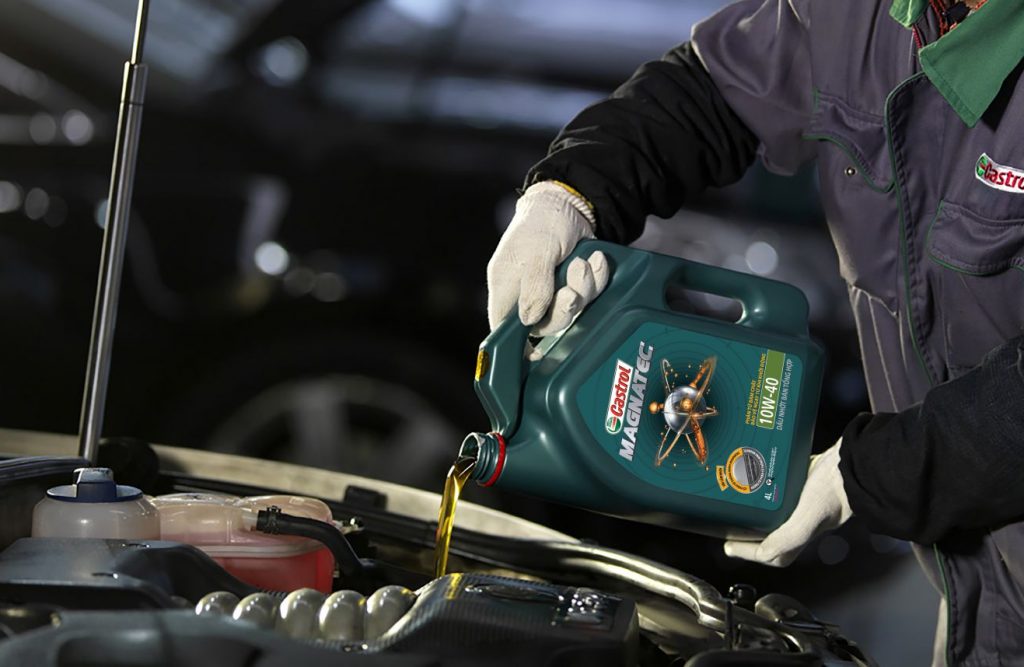 Thay Dầu nhớt ô tô Castrol bảo vệ động cơ